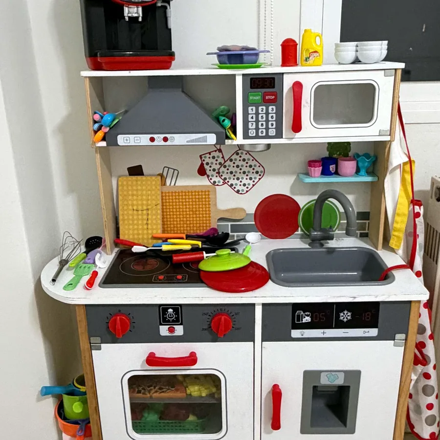 Интерактивная деревянная кухня Playtive с аксессуарами