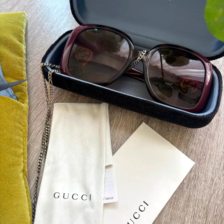 Очки Gucci с цепочкой