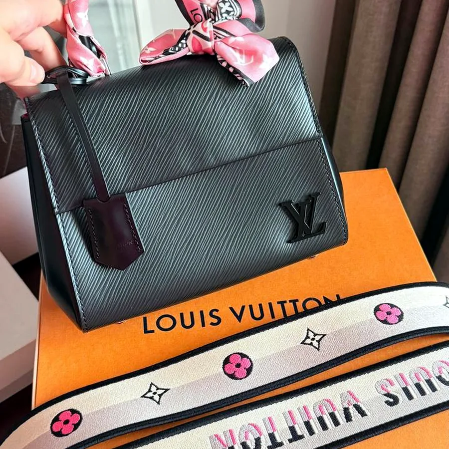 Сумка Louis Vuitton, почти новая