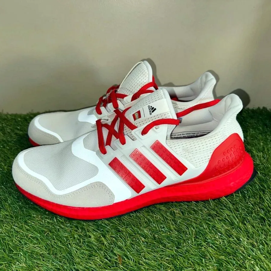 Кроссовки Adidas Ultraboost DNA x LEGO, размер 42