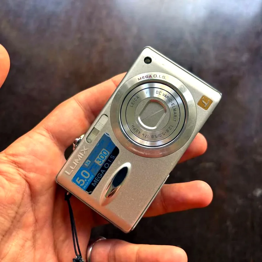 Фотокамера Panasonic Lumix FX8 с линзой Leica
