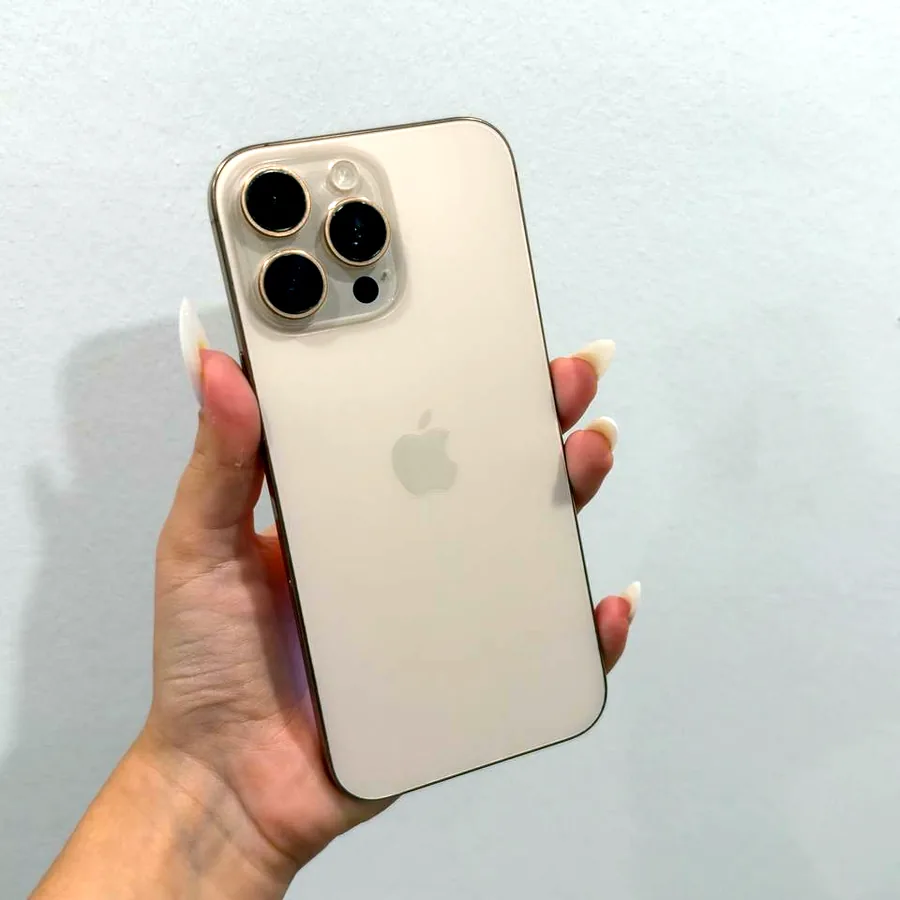 iPhone 16 Pro Max, состояние батареи 89%