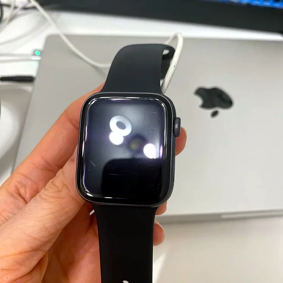 Apple Watch Series 4, 44 мм, чёрные