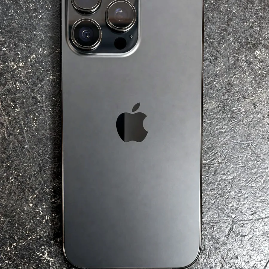 iPhone 16 Pro Max 256 ГБ, чёрный титан