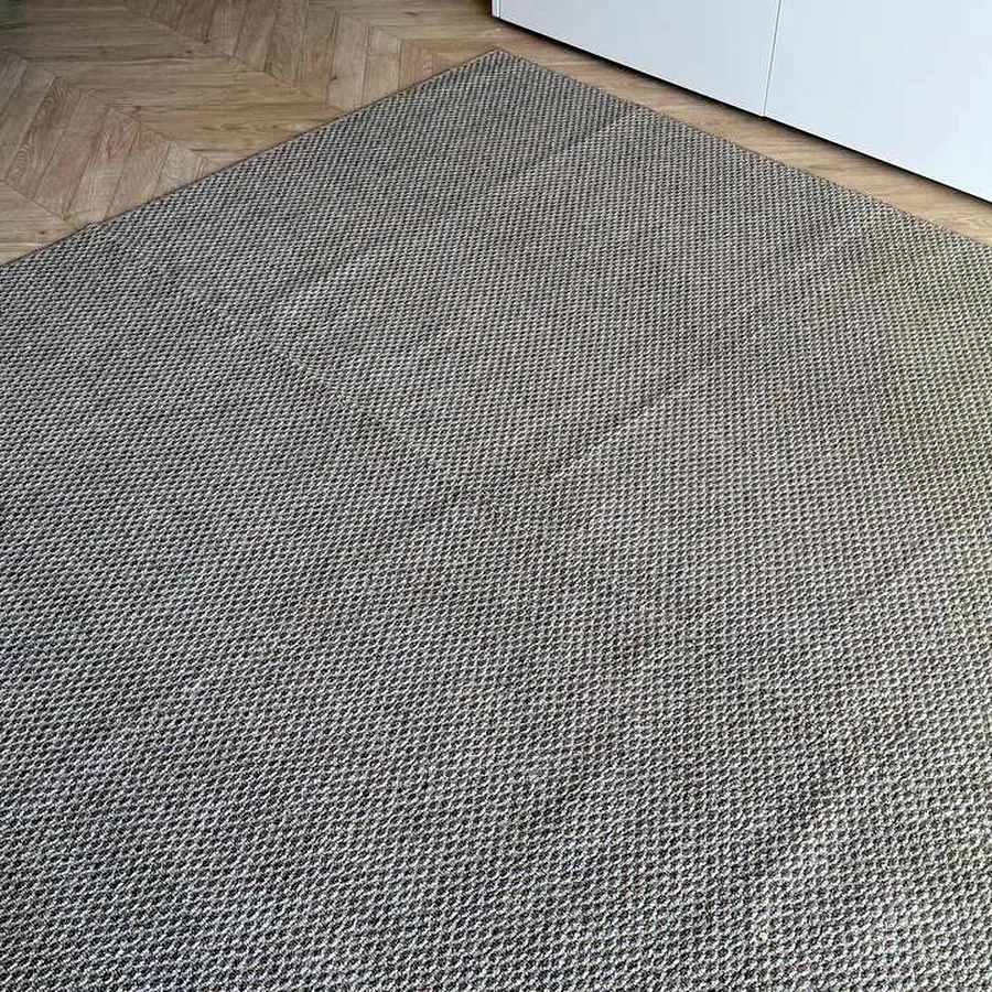 Ковёр 2x2 м, состояние нового