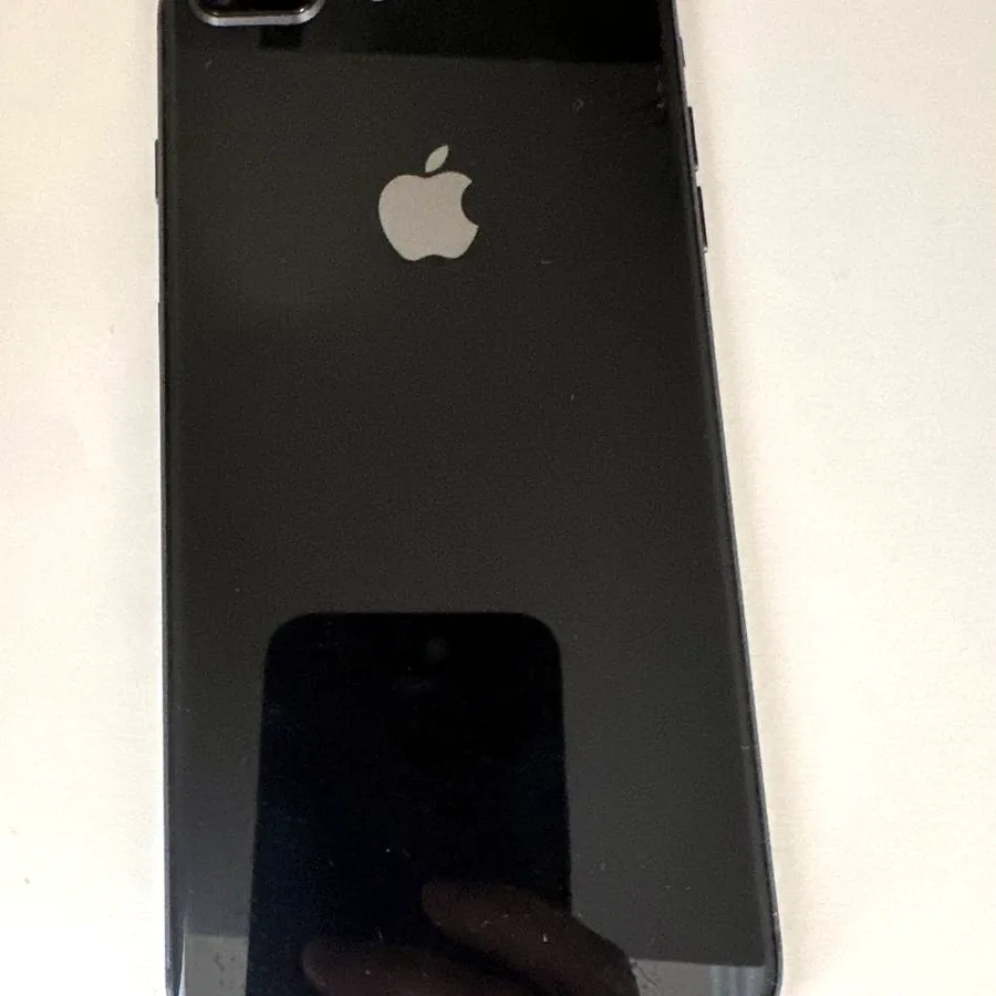 iPhone 8 Plus, состояние батареи 83%