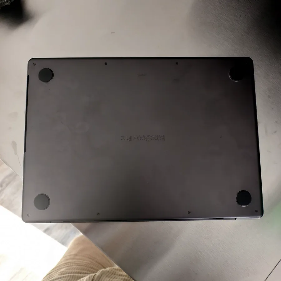 MacBook Pro 14 M5, 16/512, отличное состояние
