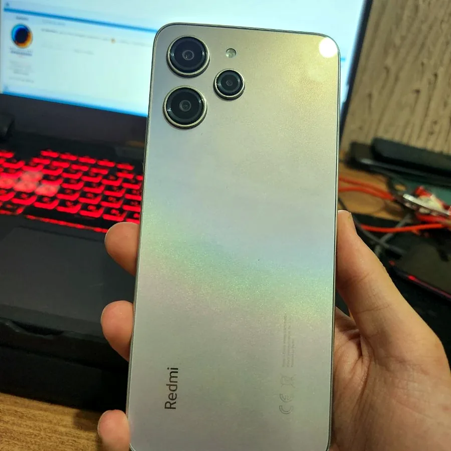 Xiaomi Redmi 12, 256GB, погнут корпус