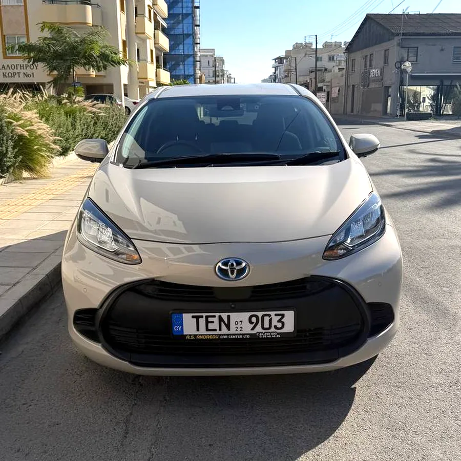 Toyota Aqua 2022, гибрид, пробег 30 000 км