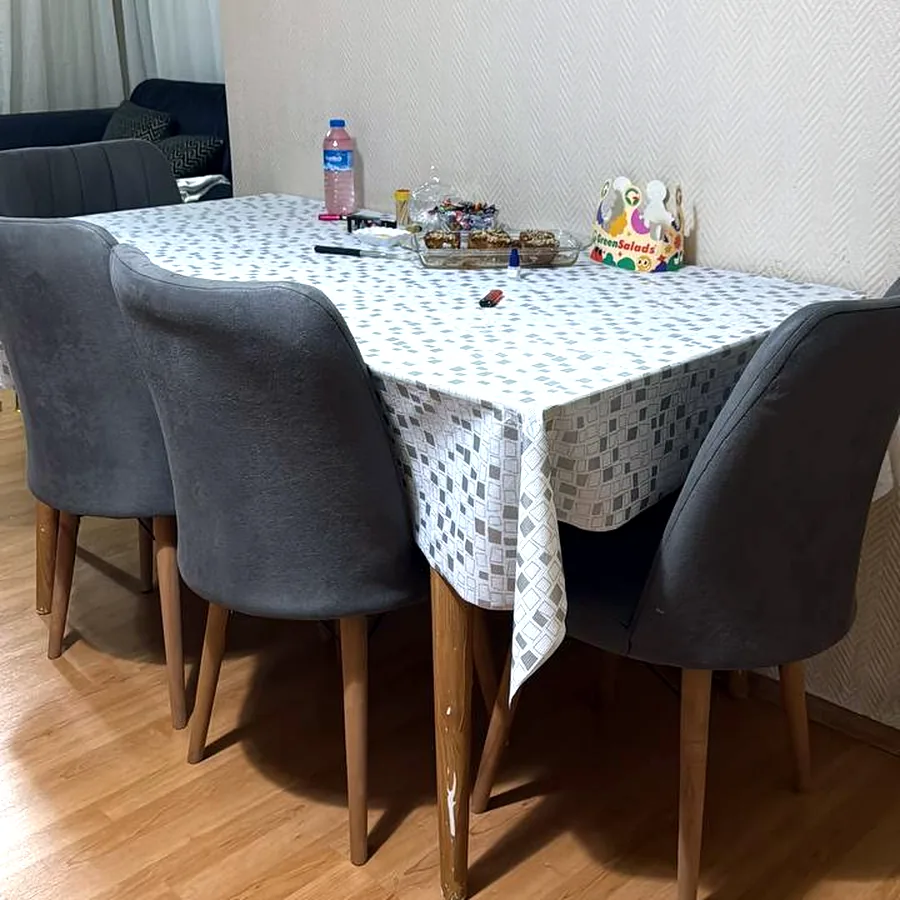 Раздвижной стол и 6 стульев