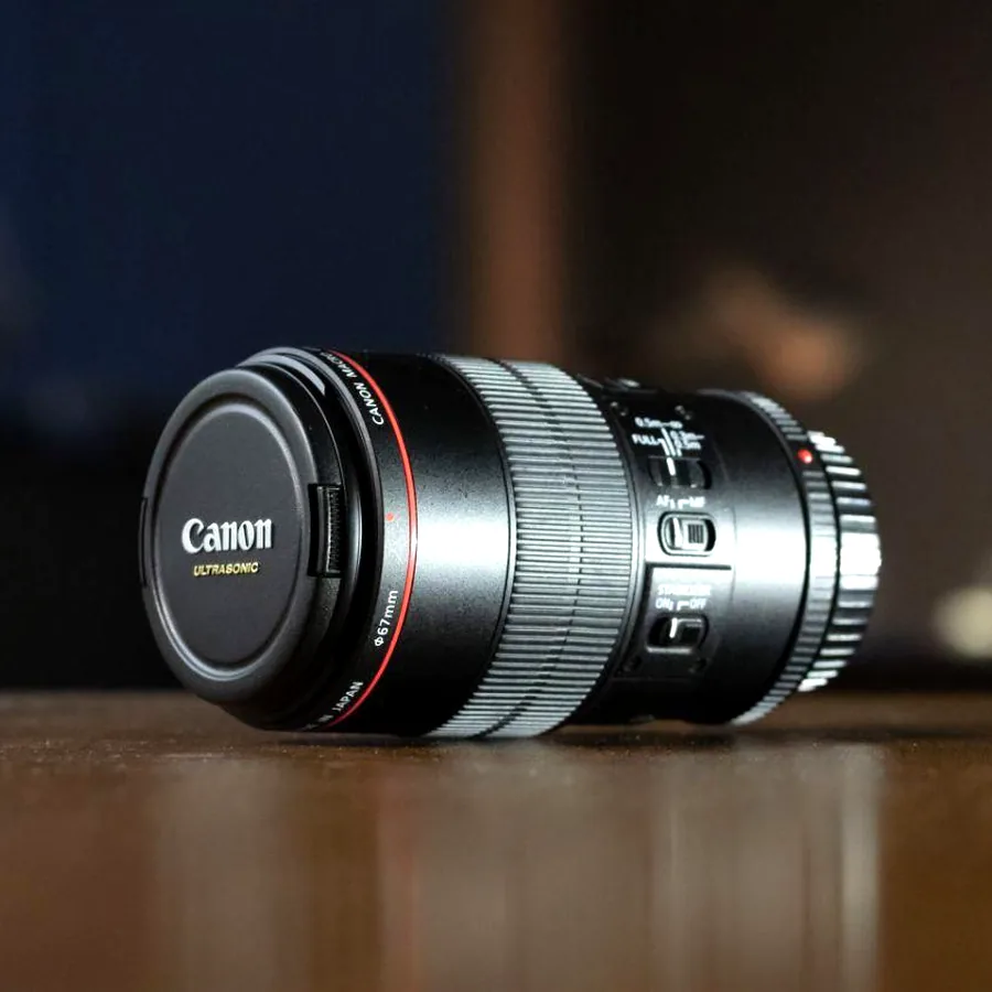 Объектив Canon EF 100mm f/2.8L Macro IS USM