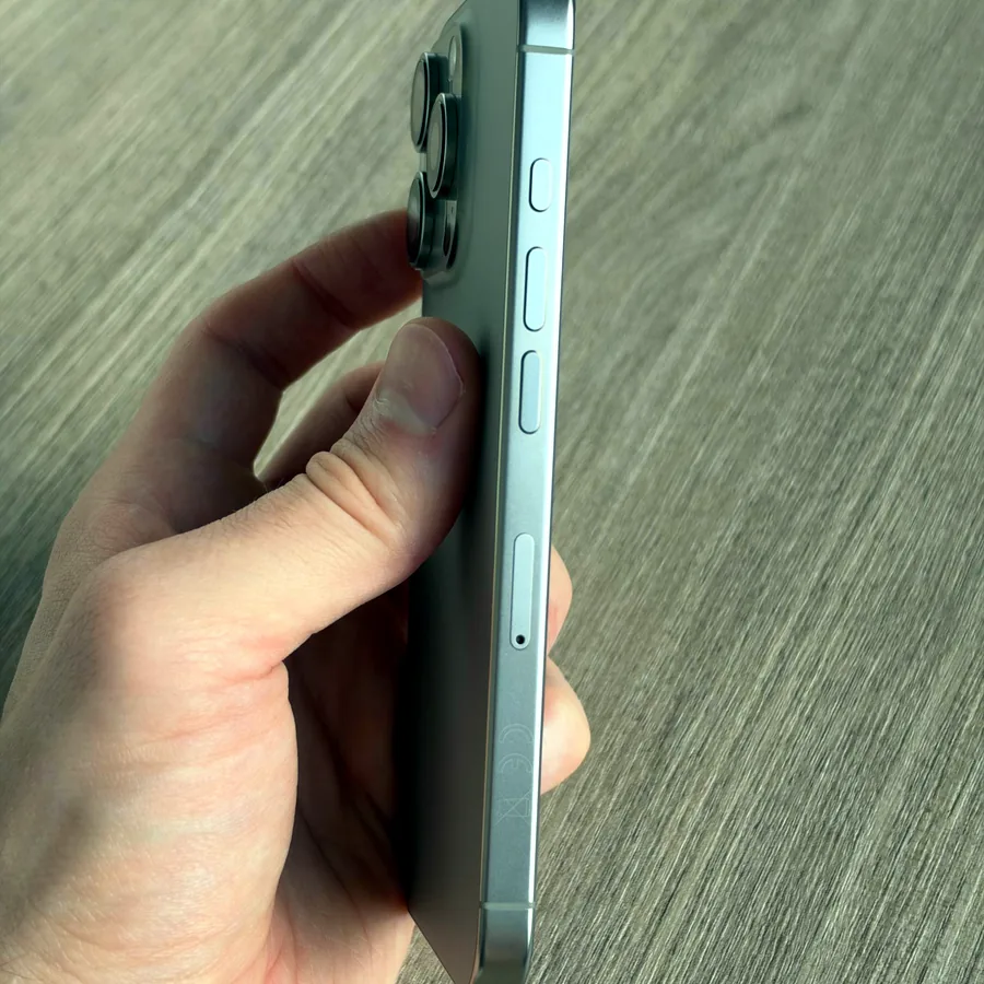 iPhone 16 Pro 128GB Natural Titanium, батарея 90%