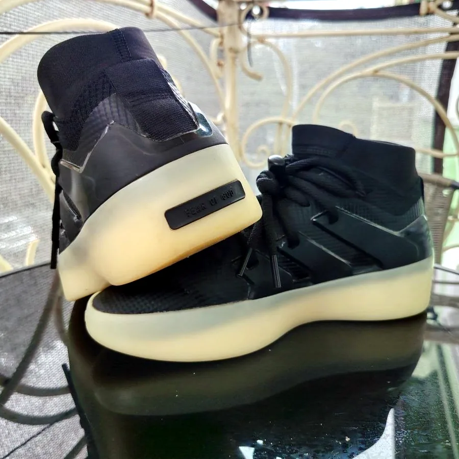 Кроссовки Adidas Fear of God, размер 42.5
