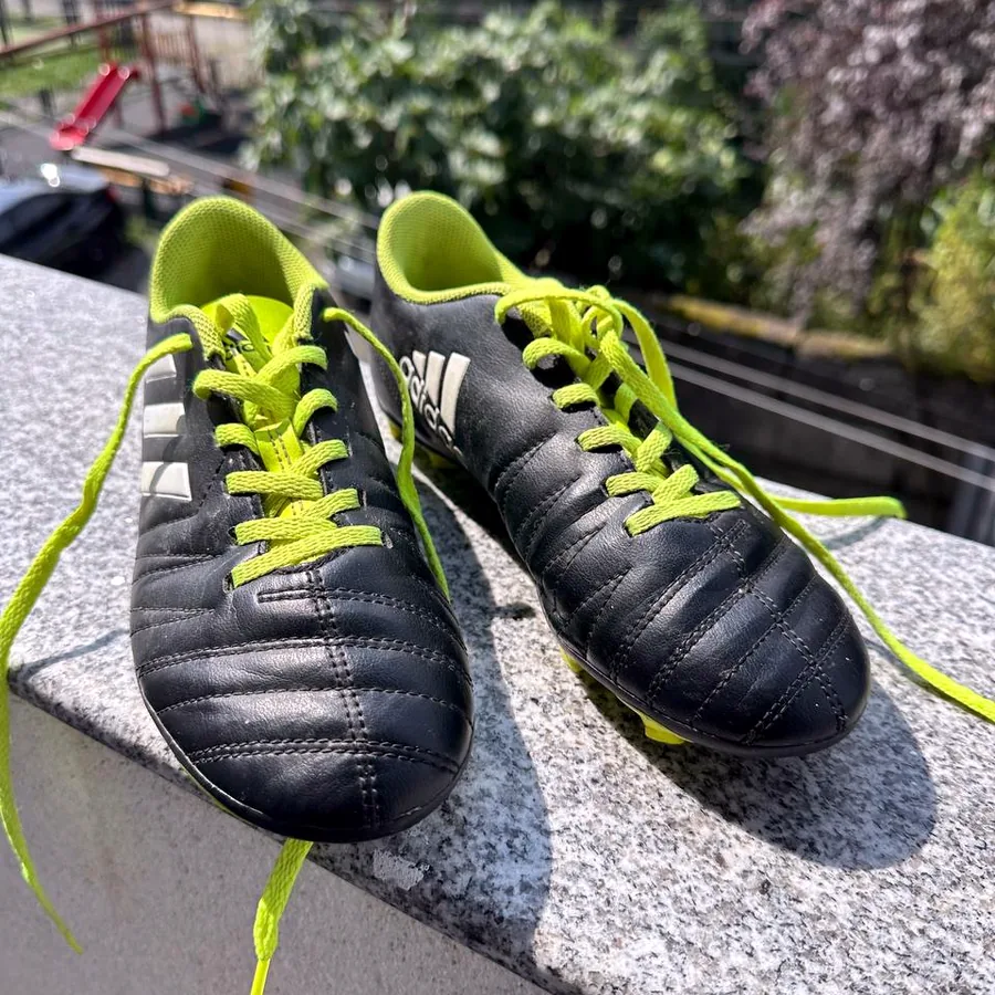 Футбольные бутсы Adidas, размер 38 EU