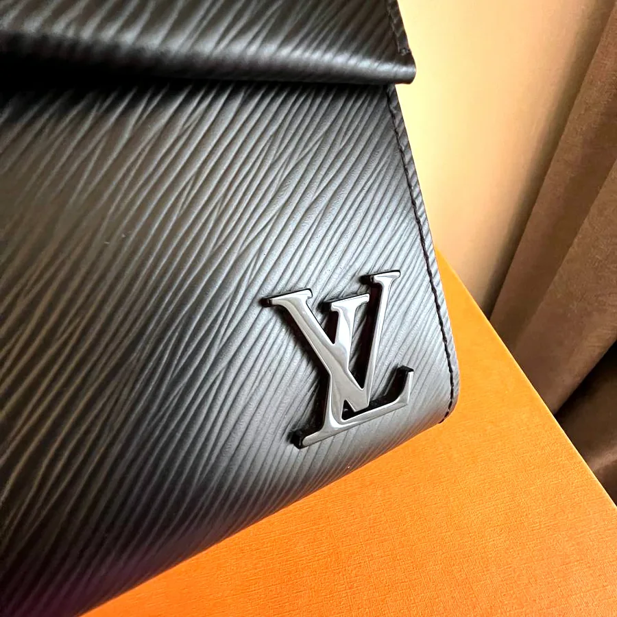 Сумка Louis Vuitton, почти новая