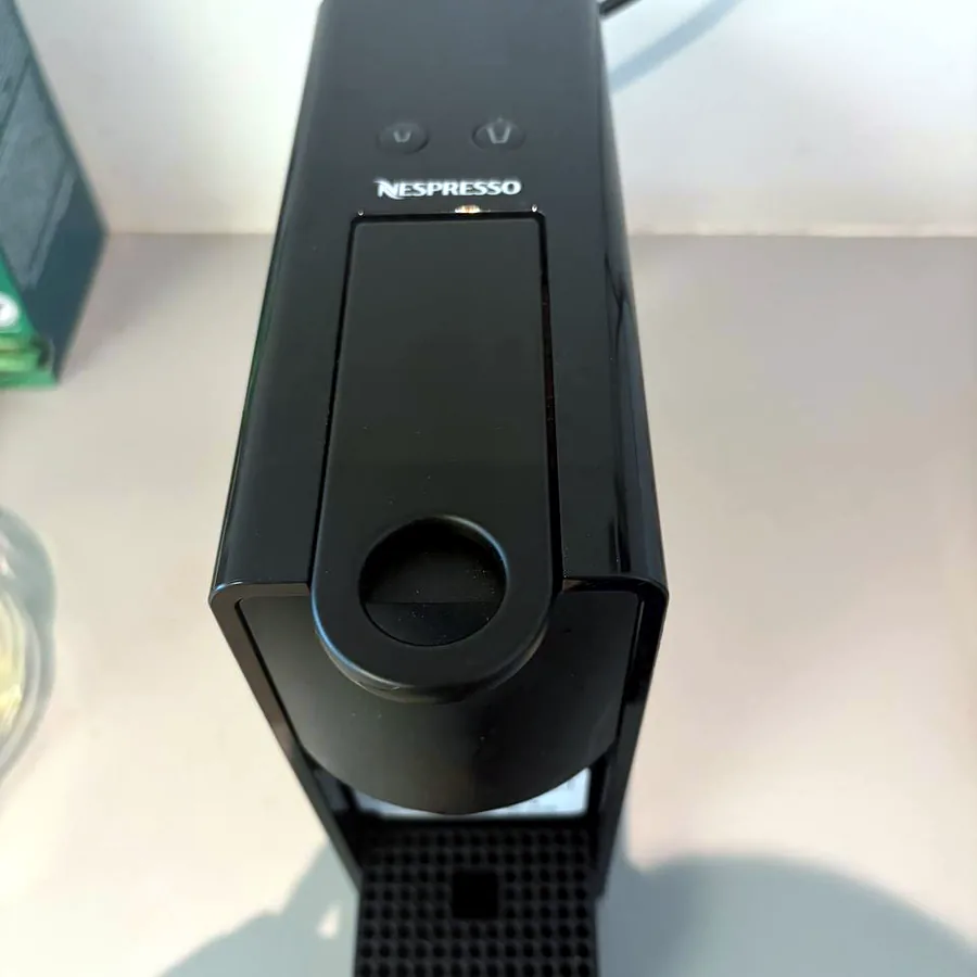 Кофемашина Nespresso, почти не использована
