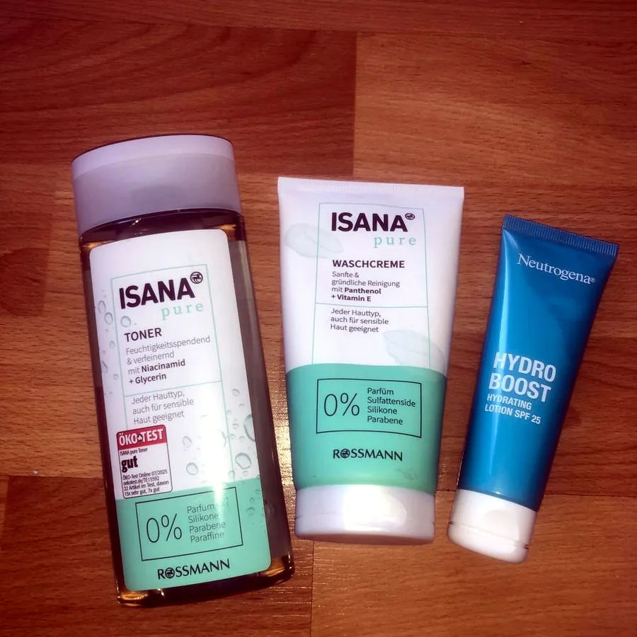 Косметика: тоник Isana, крем Neutrogena SPF 25