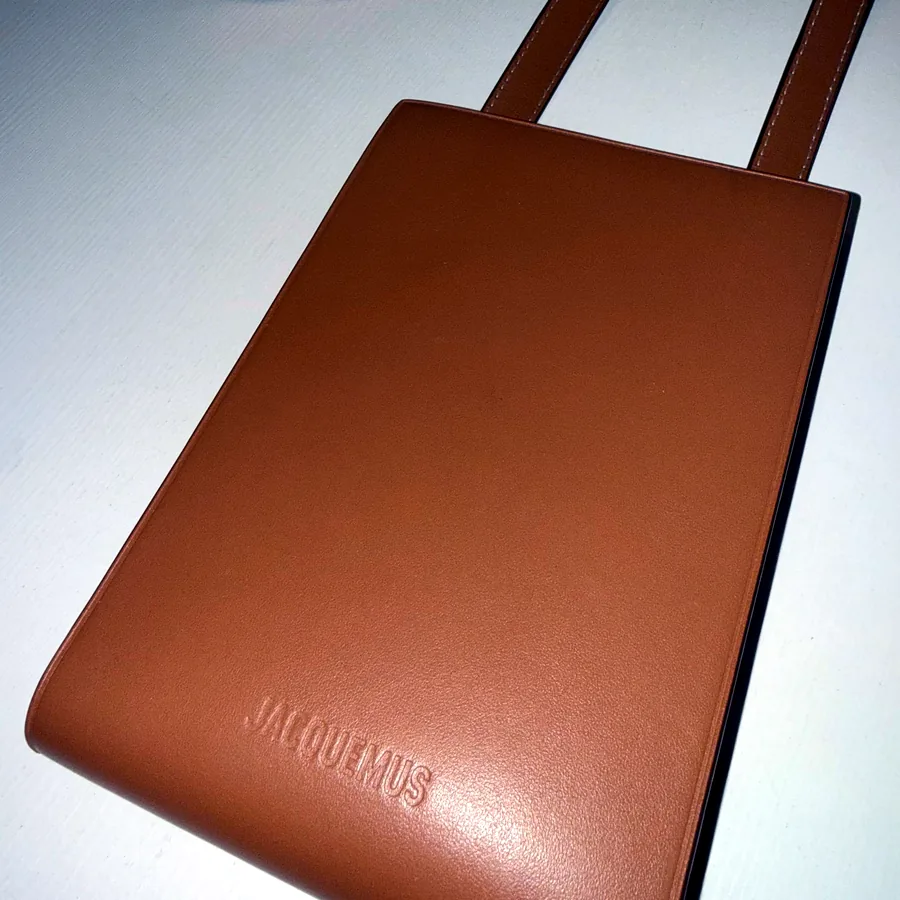 Кожаная сумка Le Gadju от Jacquemus