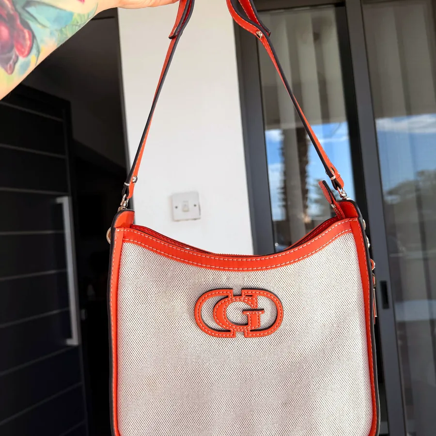 Сумочка Guess, идеальное состояние