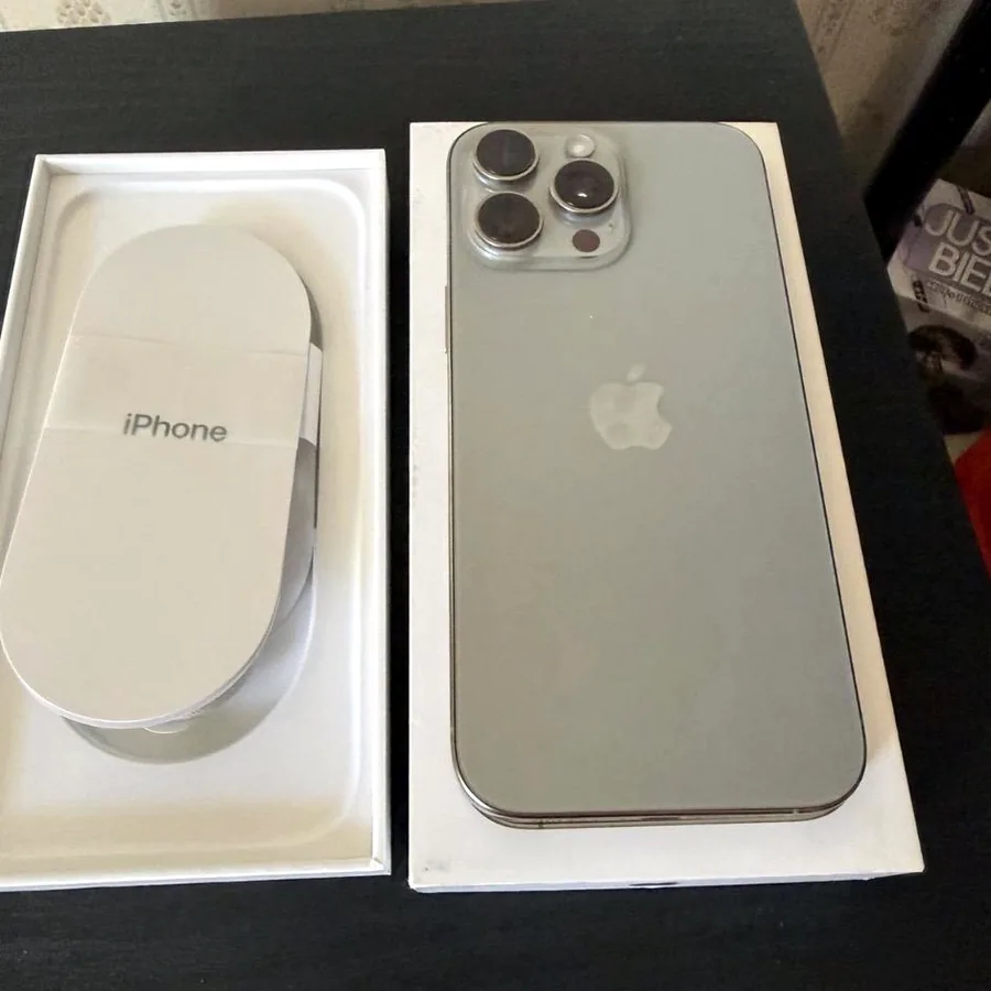 iPhone 16 Pro Max 1TB Natural Titanium