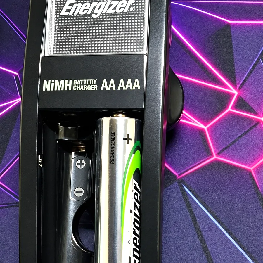 Зарядное устройство Energizer для батареек AA и AAA