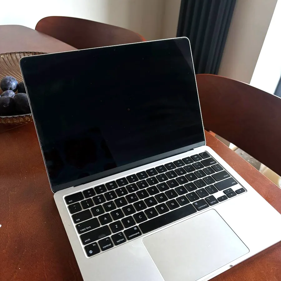 MacBook Air M3 13", 16GB/512GB, состояние отличное