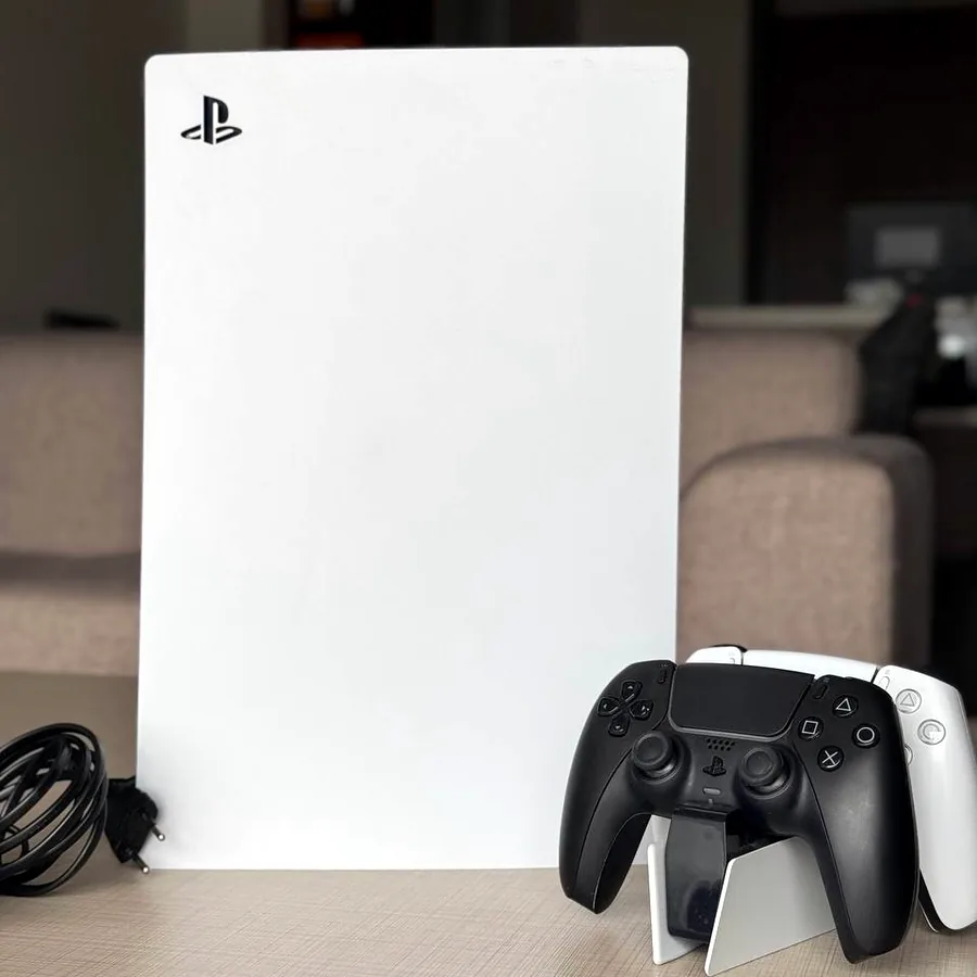 PlayStation 5 Disc Edition, Launch Edition