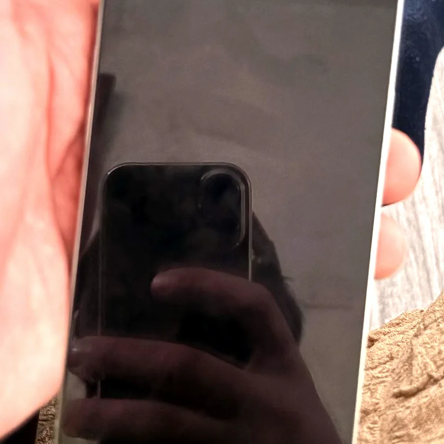 iPhone 15 128GB зелёный, идеальное состояние