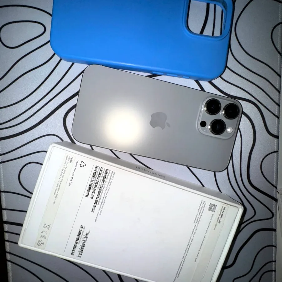 iPhone 16 Pro Max 256 GB, состояние идеальное