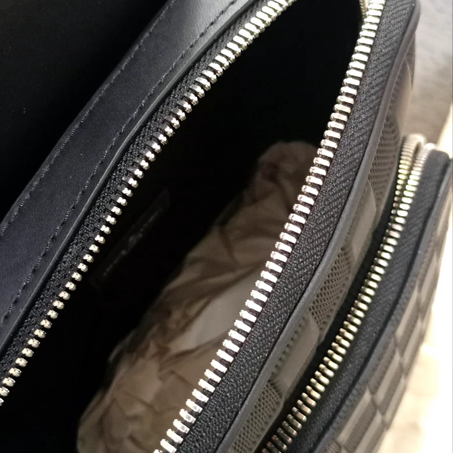 Сумка-слинг Louis Vuitton Avenue, чёрная
