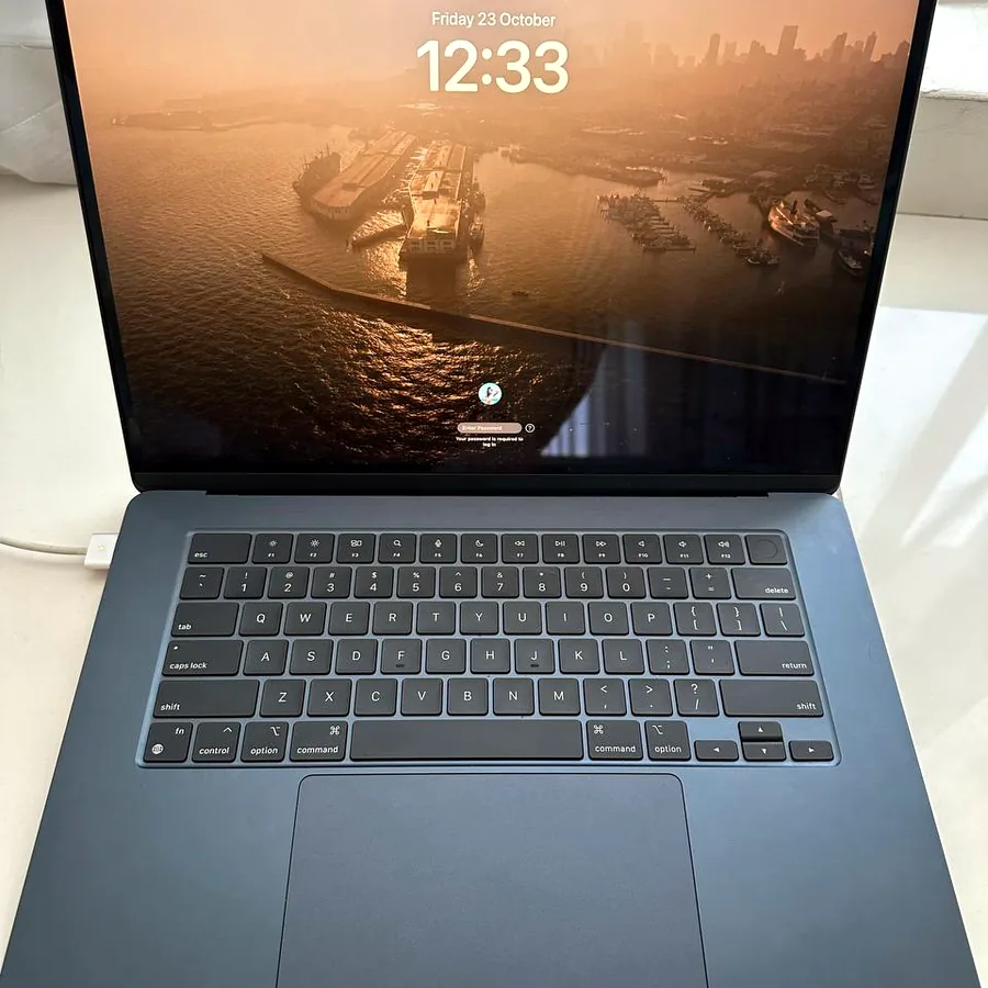 MacBook Air 2024 M3, 8GB, 256GB, состояние нового