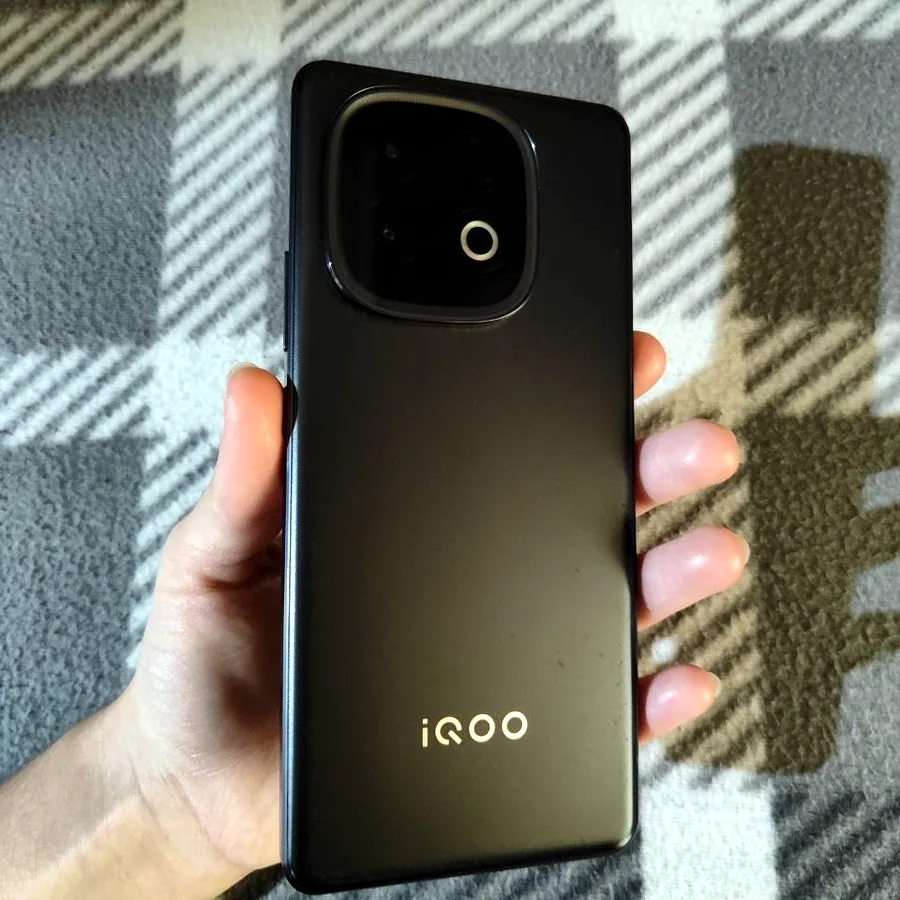 VIVO iQOO Neo 10, 12/256 ГБ, состояние идеальное