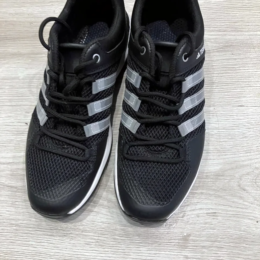 Кроссовки Adidas Terex, размер 40.5, почти новые
