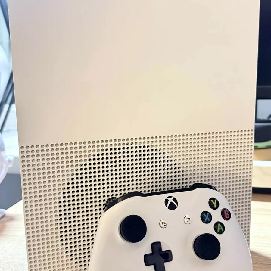 Xbox One S 500 GB, белая, отличное состояние