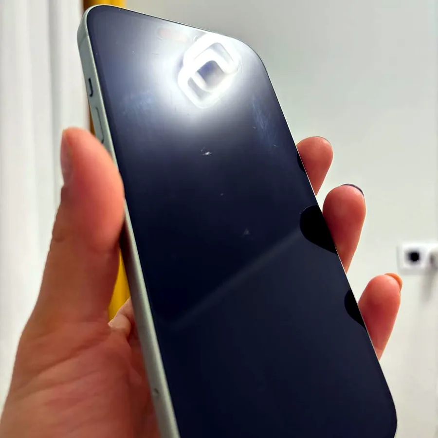 iPhone 15, 128 GB, проблема с сим-картой