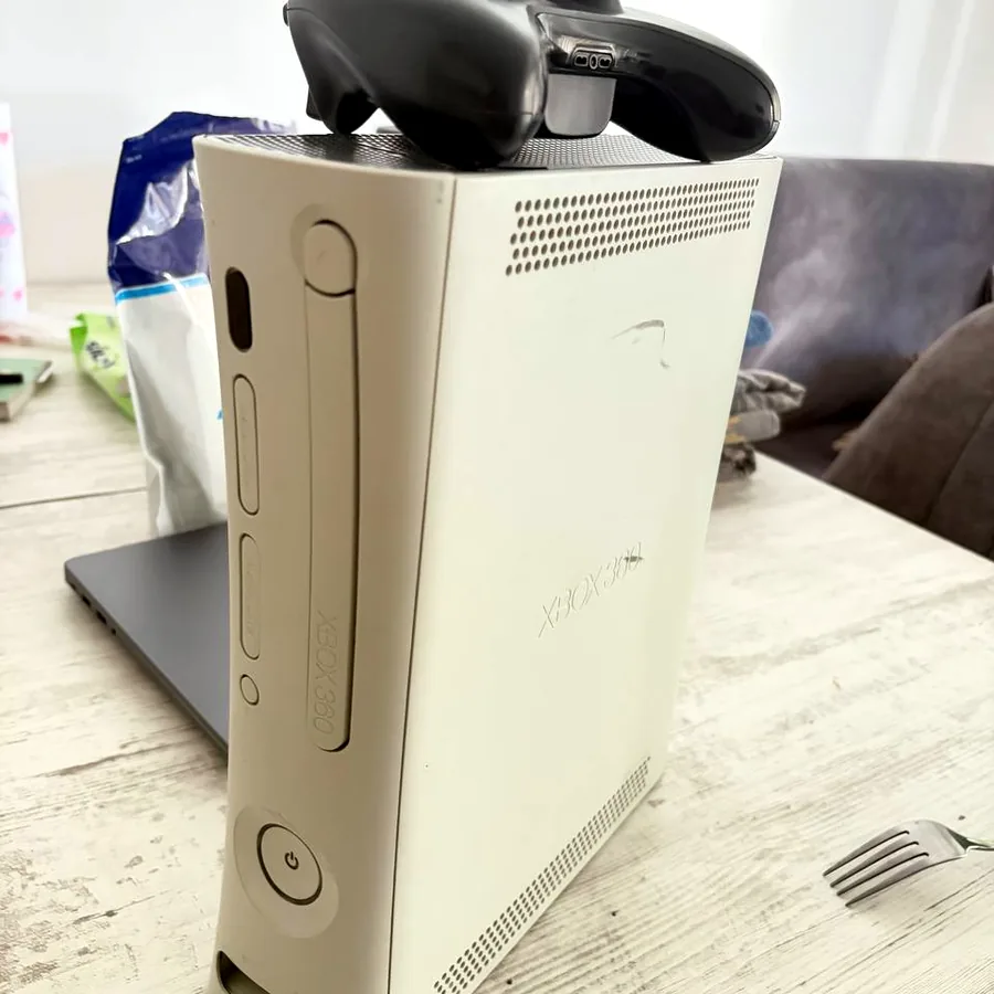 Xbox 360 Fat 2008 с геймпадом