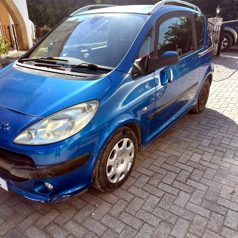 Автомобиль 2007 года, кондиционер работает