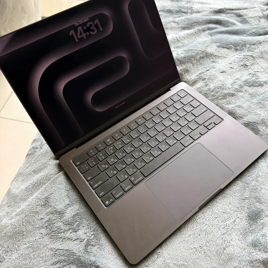 MacBook Pro 14 M5 16/512, идеальное состояние