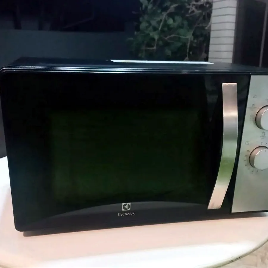 Микроволновая печь Electrolux с грилем, 800W