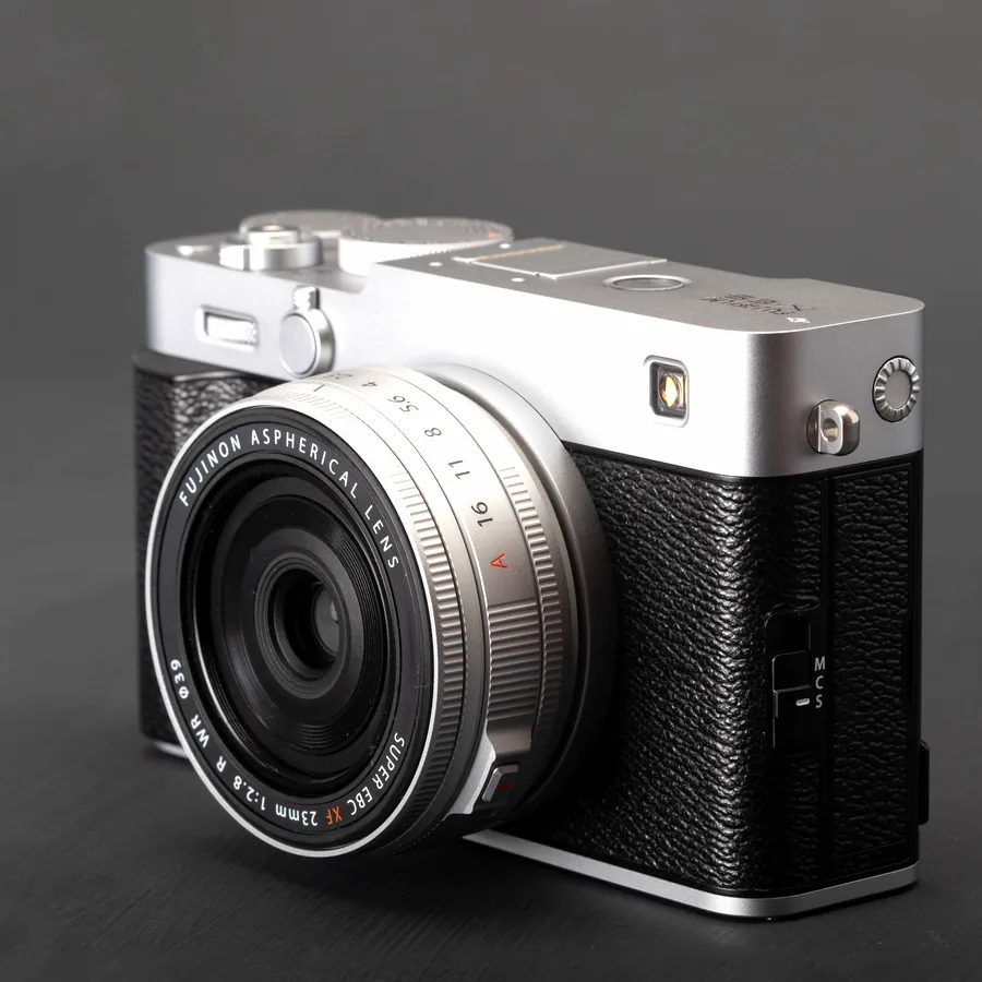 Fujifilm X-E5 с объективом 23 мм f/2.8
