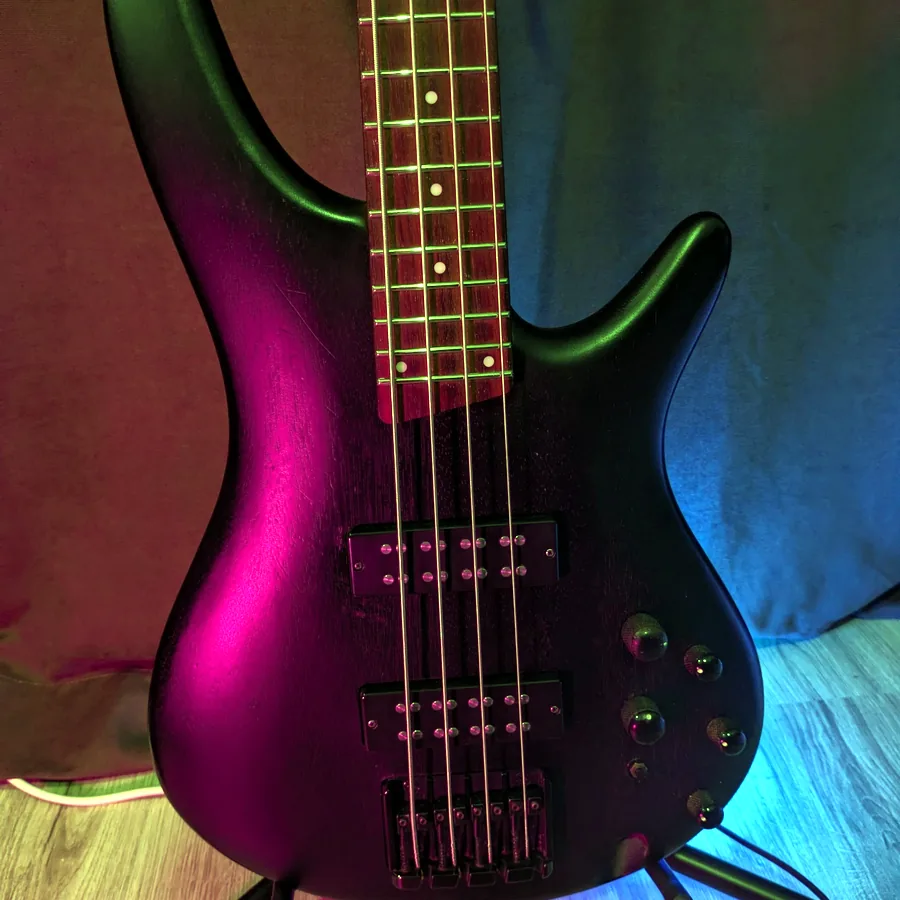 Бас-гитара Ibanez SR300 2022, с чехлом