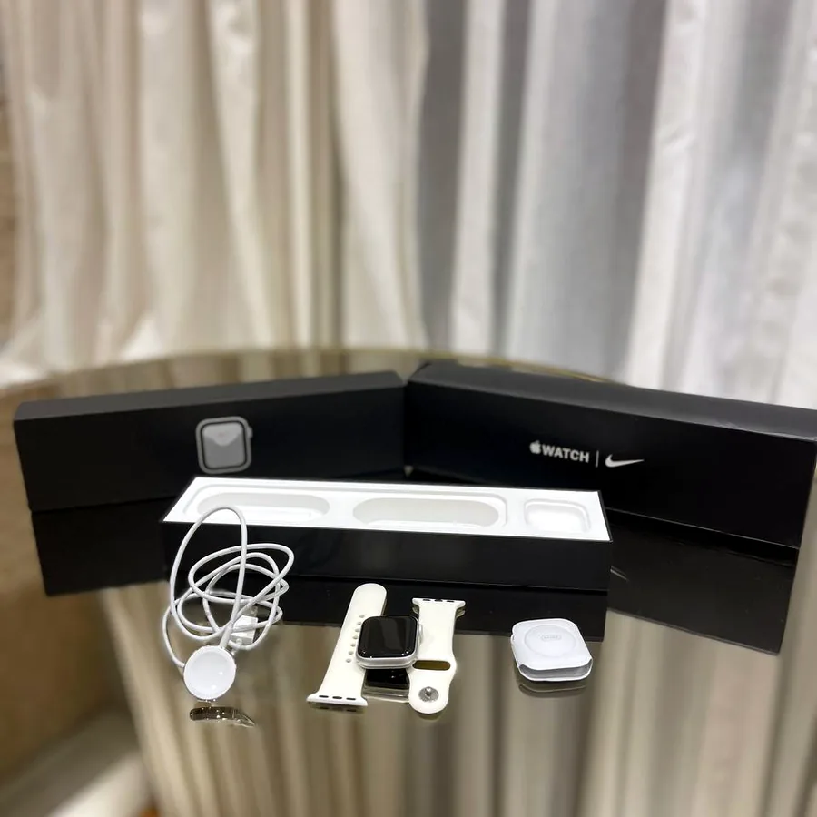 Apple Watch 5, 40 mm