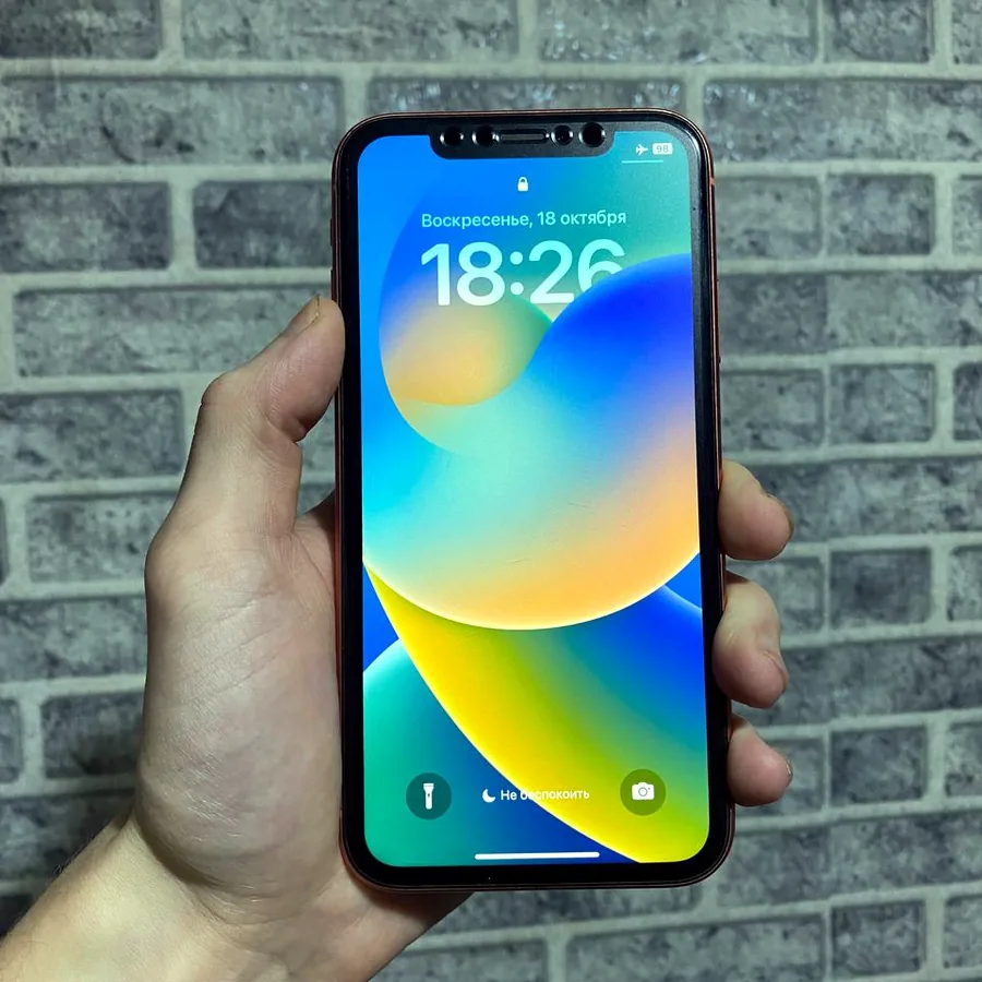 iPhone XR коралловый, 81% батареи