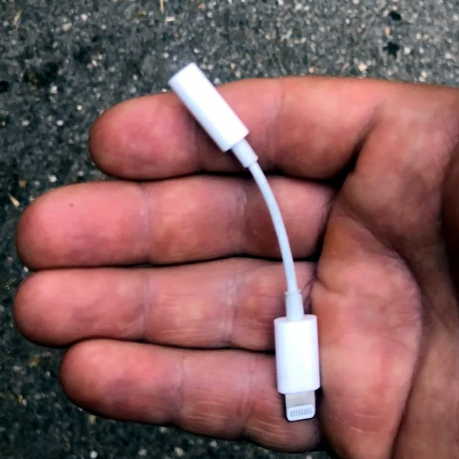 Apple iPhone Lightning адаптер на 3.5 mm jack