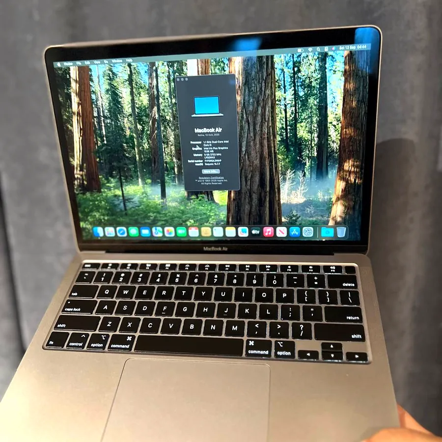 MacBook Air 2020, Intel Core i3, 8/256 ГБ