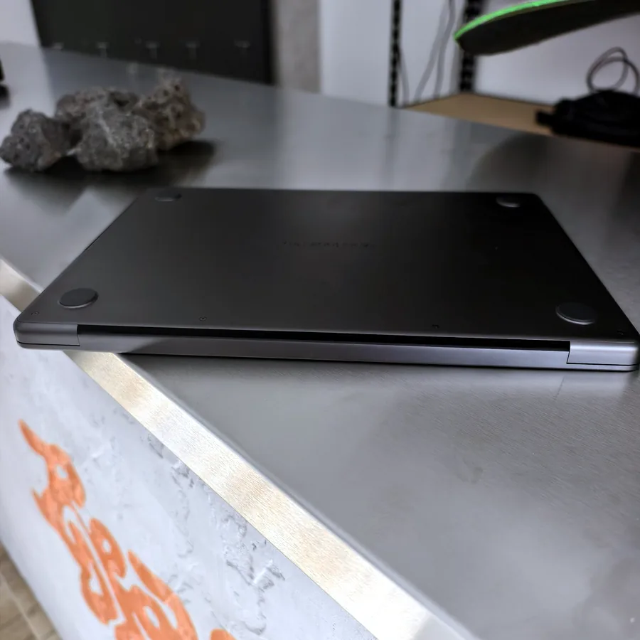 MacBook Pro 14 M5, 16/512, отличное состояние