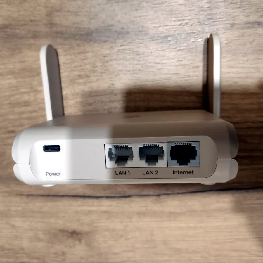 Aircove Go с ExpressVPN, полный комплект
