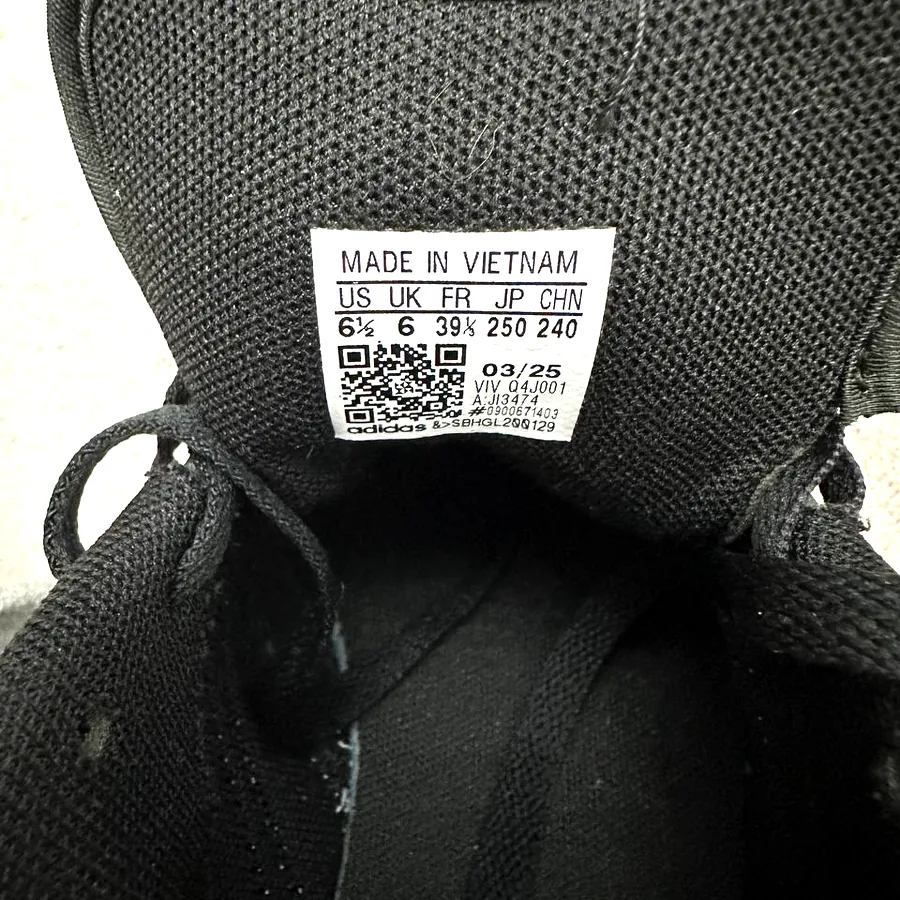 Кроссовки Adidas, размер 39⅓, новые