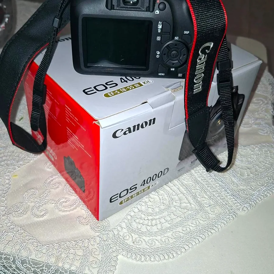 Фотоаппарат Canon EOS 4000D с картой памяти 64GB