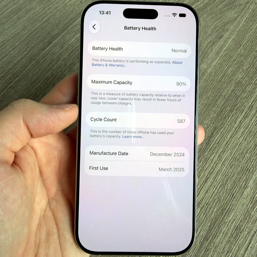 iPhone 16 Pro 128GB Natural Titanium, батарея 90%